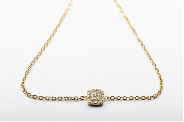 Luni Stein… Eleganz im Detail